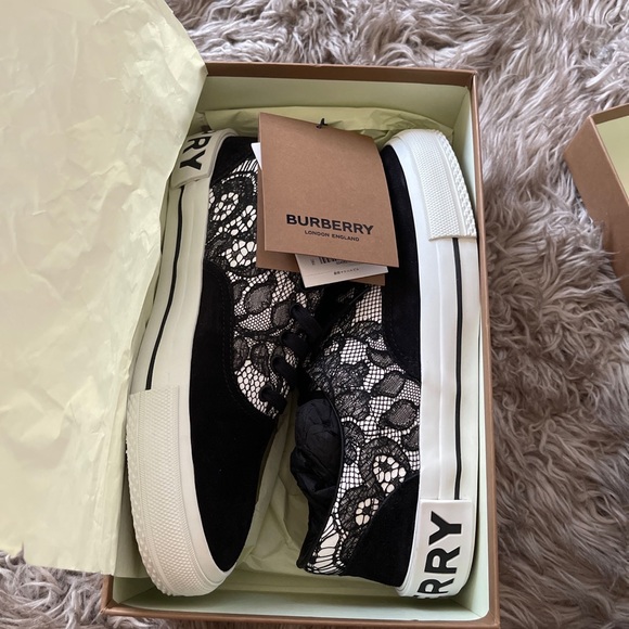 Burberry laced sneakers - Picture 6 of 6
